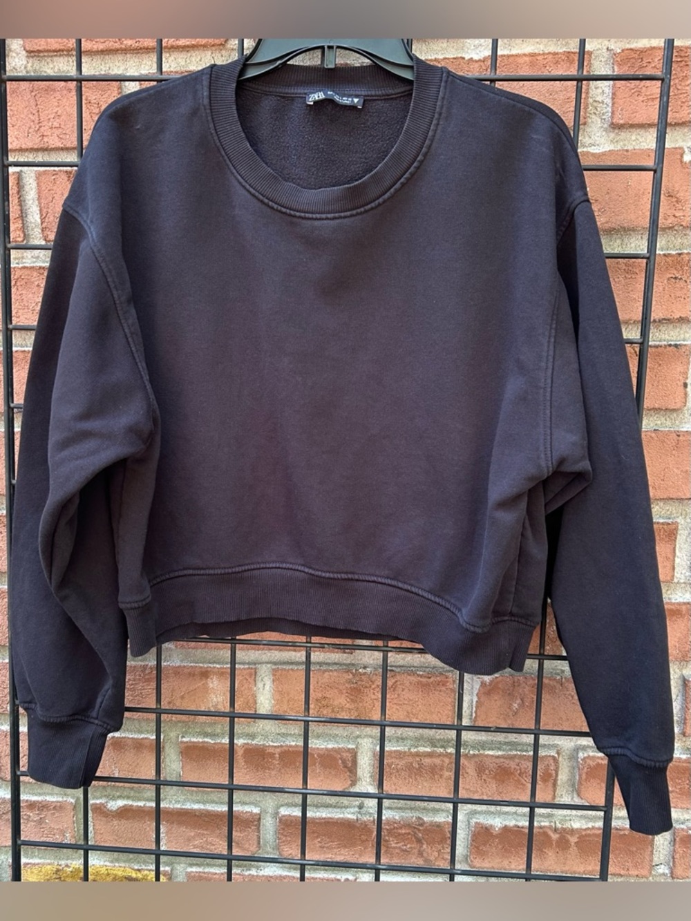 Zara Black Cropped Sweatshirt